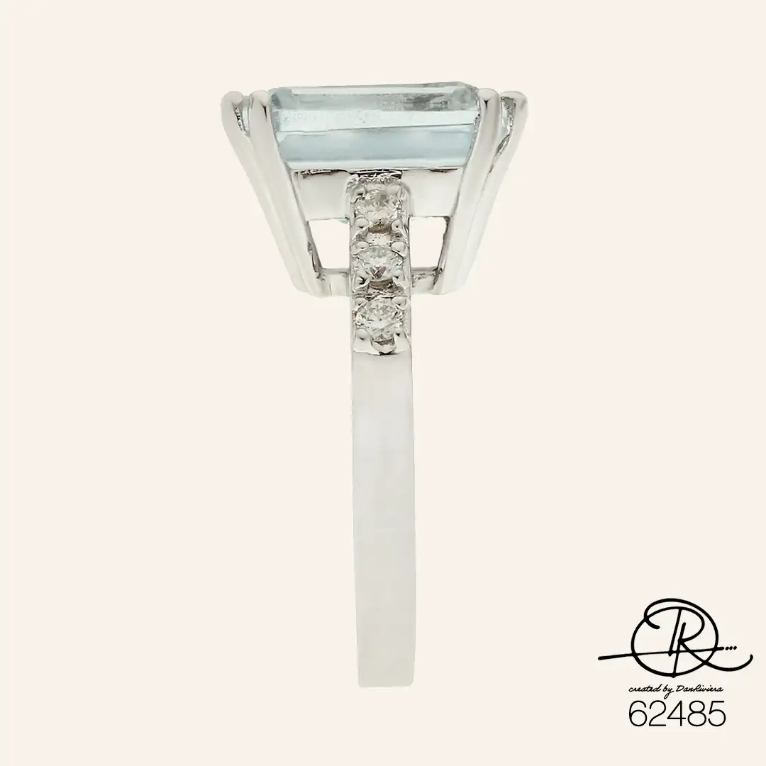 Δαχτυλίδι λευκό χρυσό μονόπετρο με emerald-cut Aquamarine και μπριγιάν